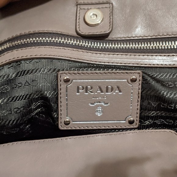 Prada bag - Picture 7 of 12